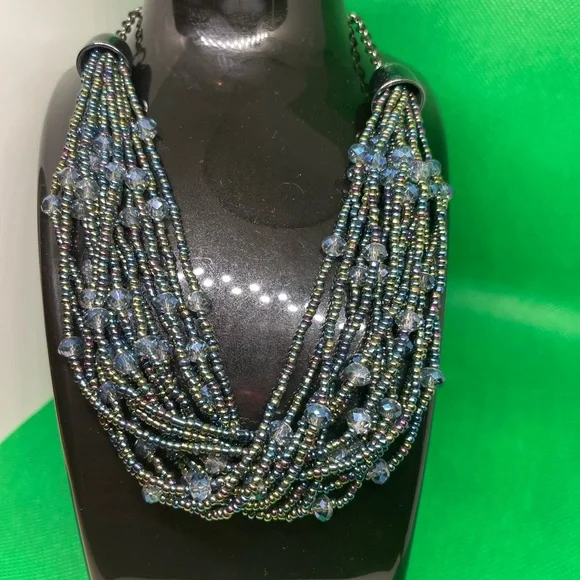 Beaded necklace - Picture 2 of 4